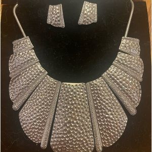 Silver necklace n earrings set